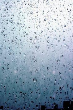 Фото окна с дождем